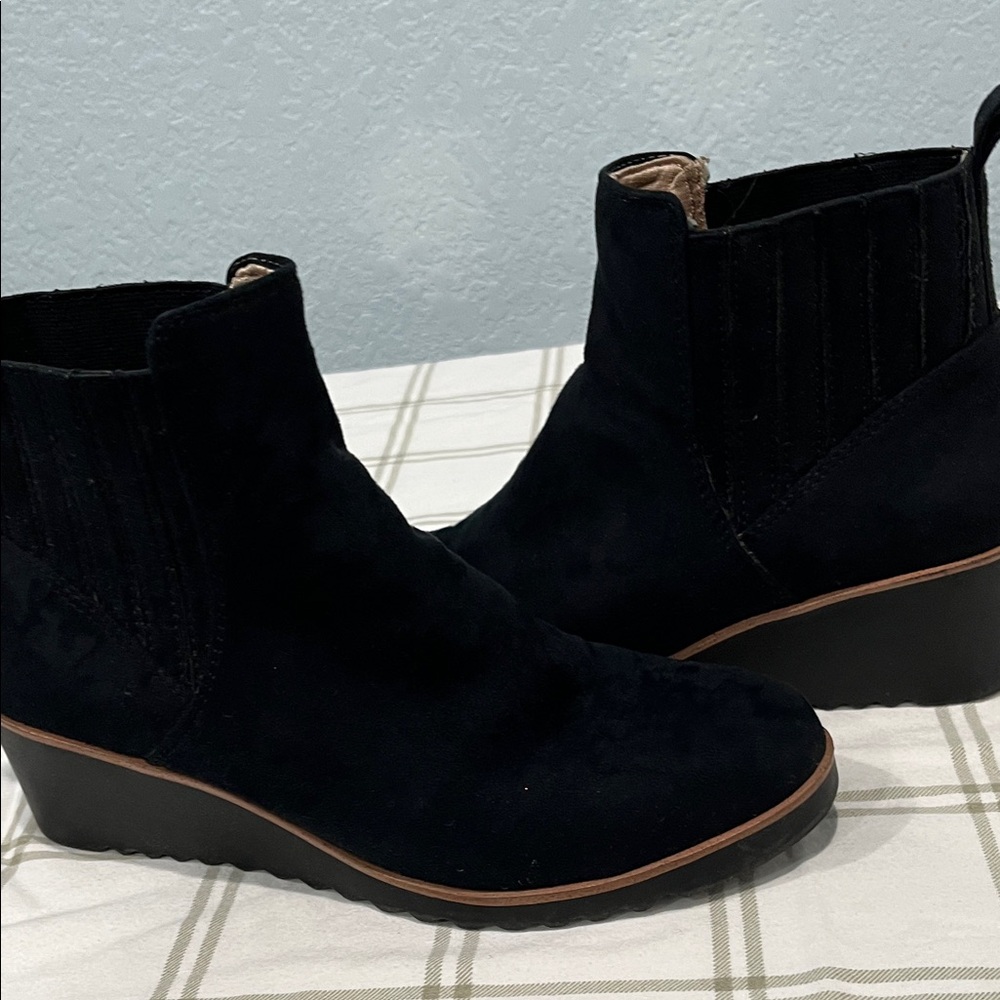 Lifestride Velocity 2.0 Black Suede Ankle Wedge Boots Size 8 - Picture 2 of 11